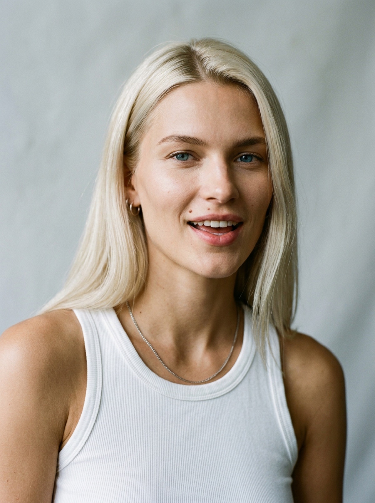 Stella Monroe — KI-generiertes Model (High Fashion · US & Global)
